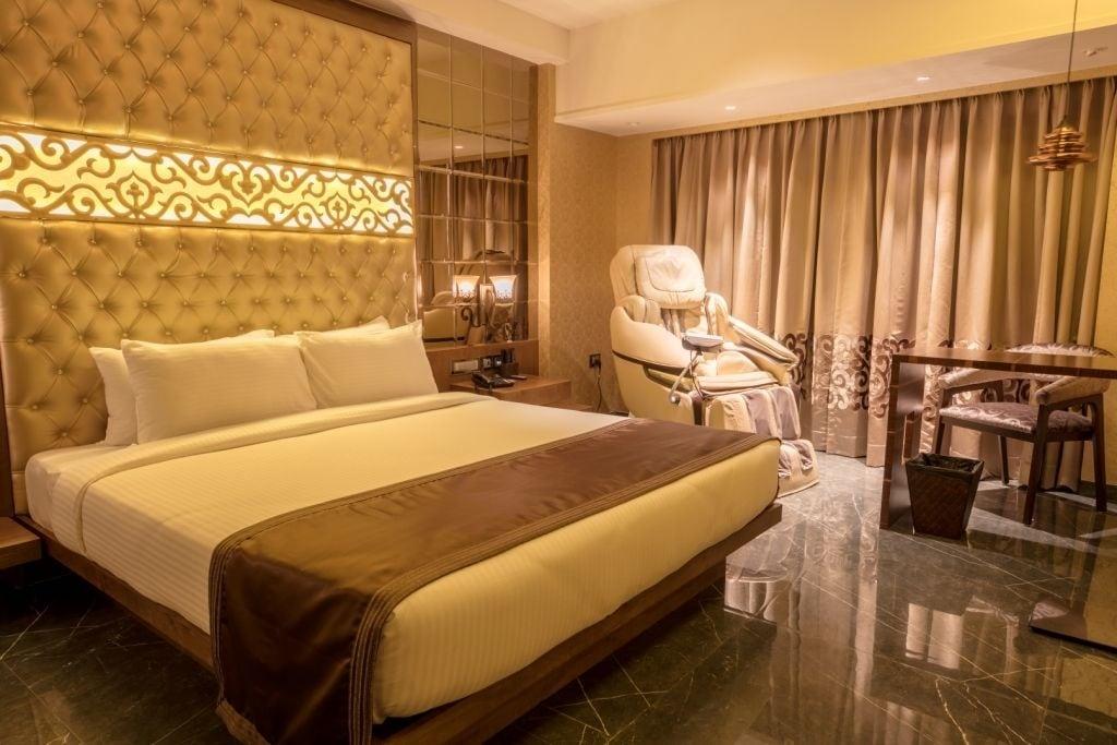Hotel Peninsula Redpine Mumbai Exteriör bild