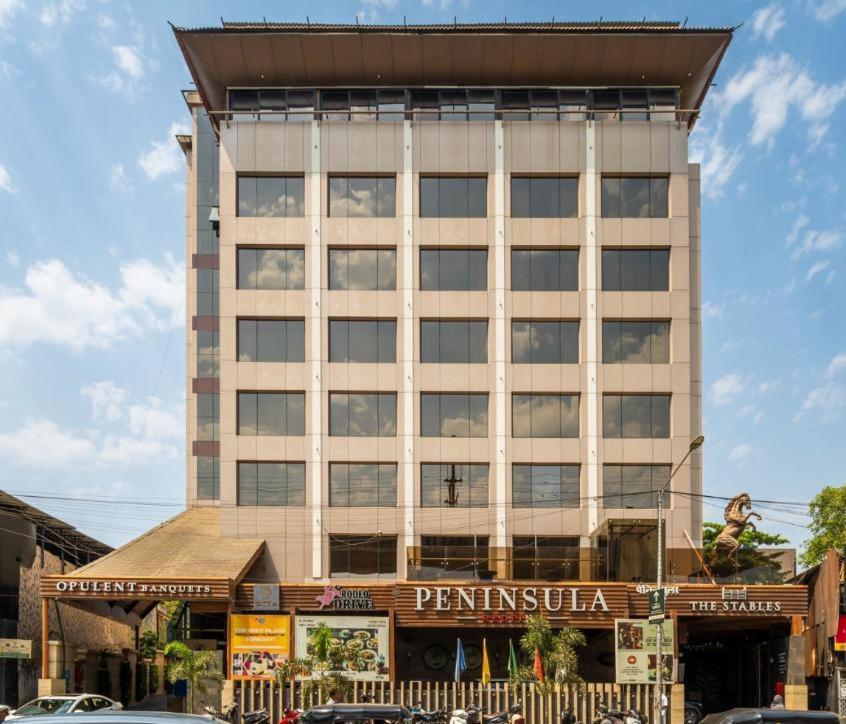 Hotel Peninsula Redpine Mumbai Exteriör bild