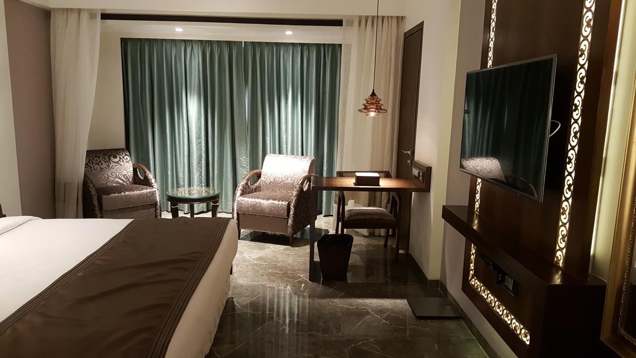 Hotel Peninsula Redpine Mumbai Exteriör bild