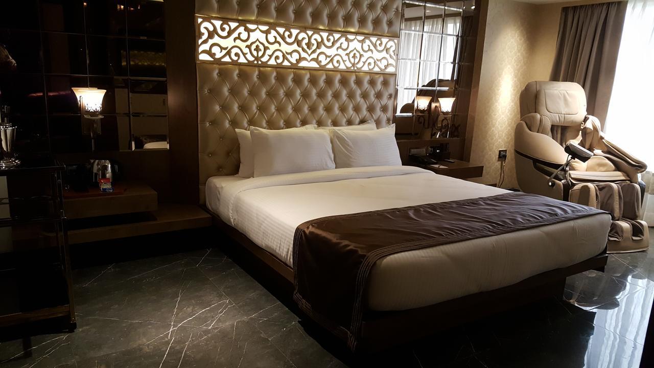 Hotel Peninsula Redpine Mumbai Exteriör bild