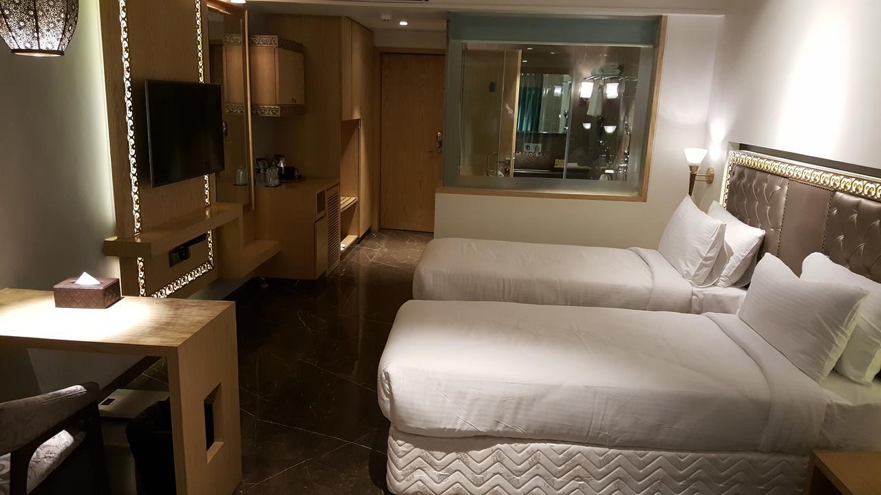 Hotel Peninsula Redpine Mumbai Exteriör bild